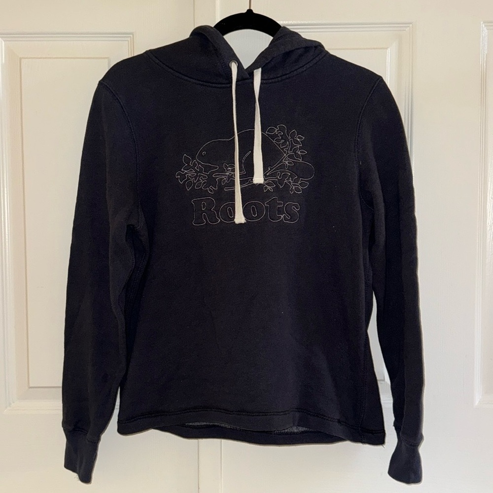 NWOT Navy Roots Embroidered Hoodie Sweater